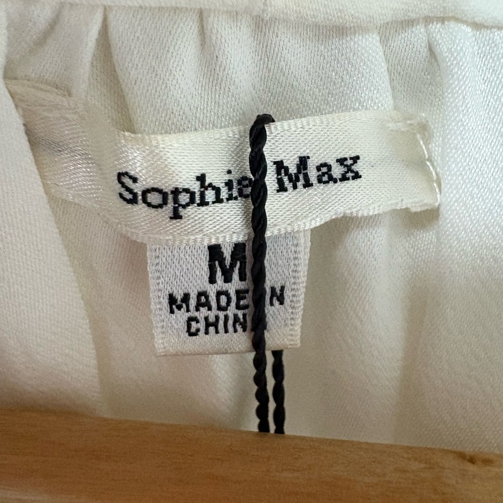 NWT Women’s Sophie Max White Top NWT! #gift - Picture 2 of 8
